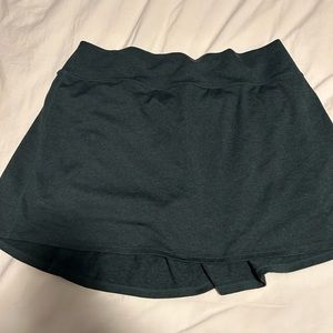 Vuori Halo Performance Skort in Grass XL